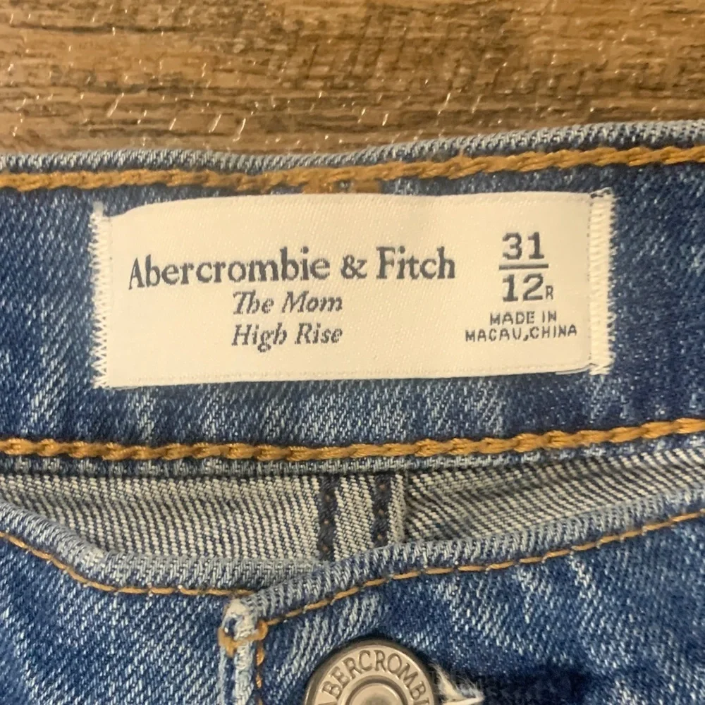 Abercrombie & Fitch The Mom High Rise Jeans Women’s Size 31/12